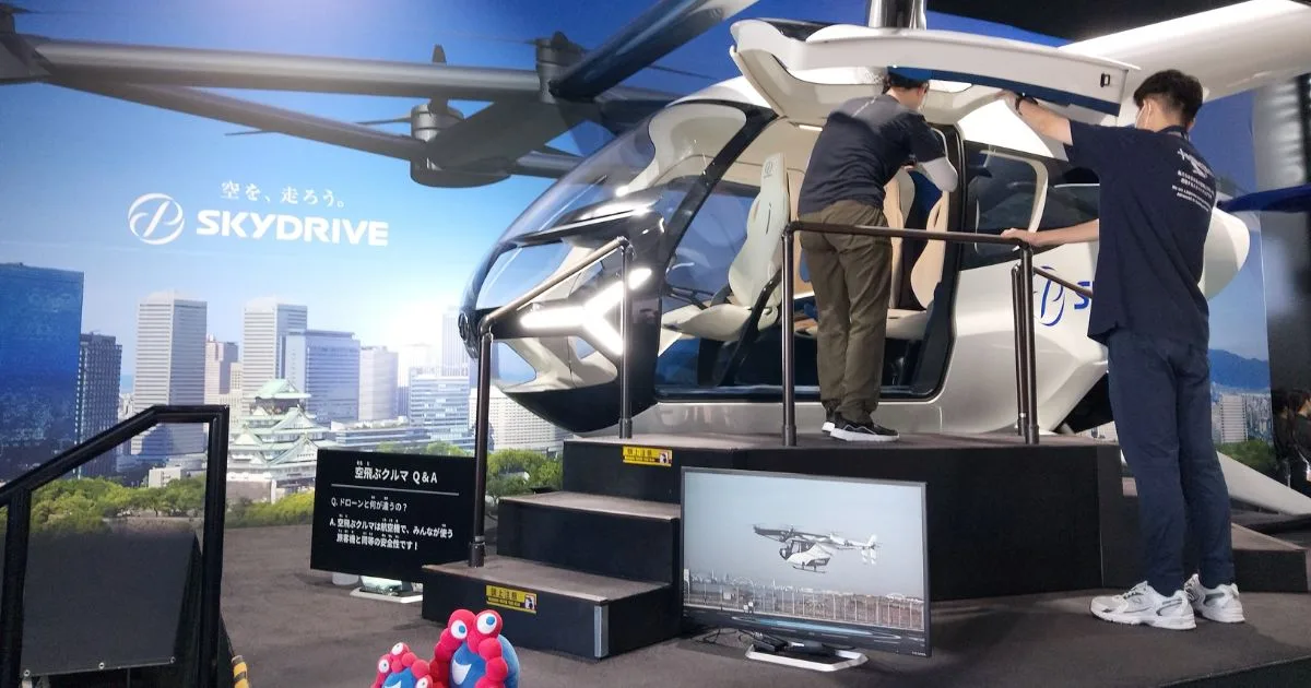 EXPO2025 空飛ぶクルマ ステーション|SkyDrive フルスケール・モック搭乗体験の様子(予約体験)